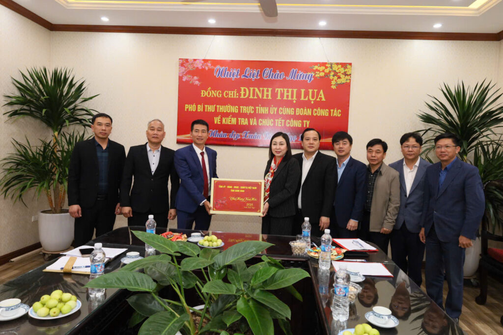 Thường trực Tỉnh ủy Ninh Bình cùng đoàn công tác đến thăm, kiểm tra tình hình hoạt động và chúc Tết